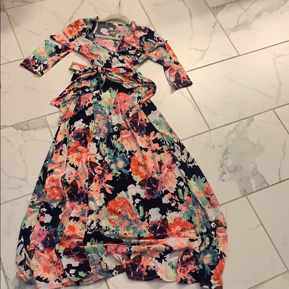 Pink blush maternity maxi dress small - Picture 2 of 2